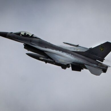 Die F-16-Maschinen aus amerikanischer Produktion sollen die russischen Angreifer vor Probleme stellen.