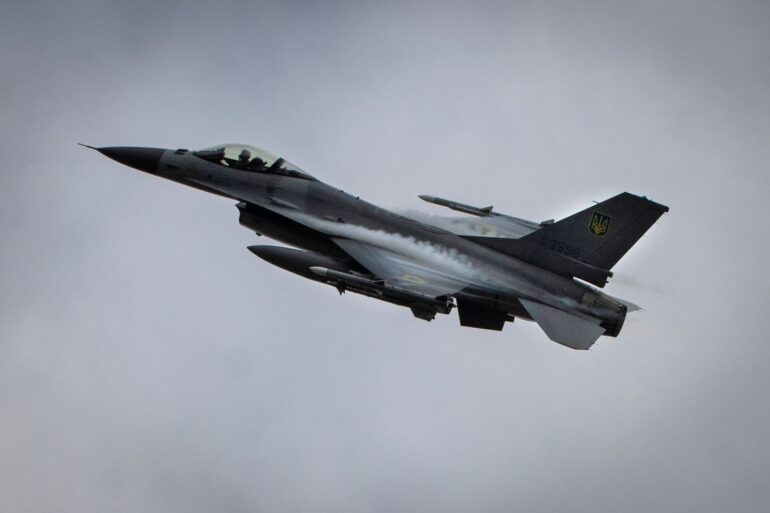 Die F-16-Maschinen aus amerikanischer Produktion sollen die russischen Angreifer vor Probleme stellen.