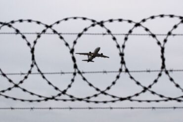 Nach der Messerattacke von Solingen geht die Debatte über Maßnahmen zur Eindämmung der illegalen Migration weiter.