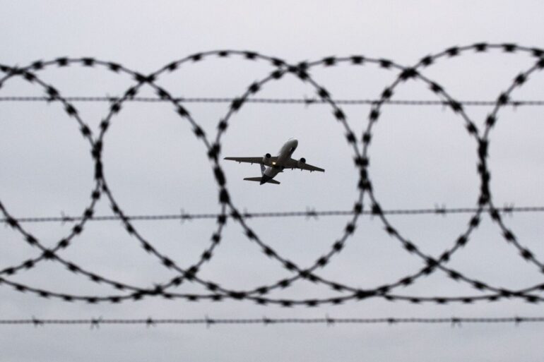 Nach der Messerattacke von Solingen geht die Debatte über Maßnahmen zur Eindämmung der illegalen Migration weiter.