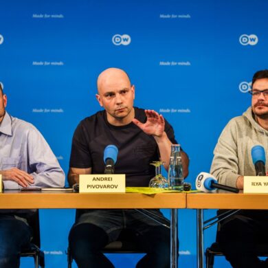 Die bei dem Gefangenenaustausch freigelassenen Russen betonten, kein Gnadengesuch an Kremlchef Wladimir Putin unterschrieben zu haben.