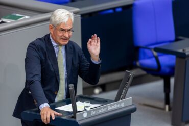 Mathias Middelberg (CDU) hält die Planungen von Bundesfinanzminister Lindner für 2025 für zu optimistisch. (Archivbild)