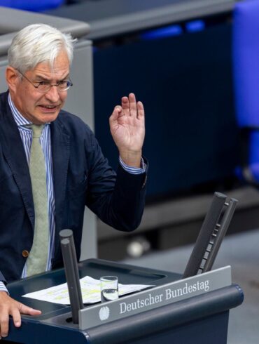 Mathias Middelberg (CDU) hält die Planungen von Bundesfinanzminister Lindner für 2025 für zu optimistisch. (Archivbild)