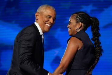 Ex-Präsident und ehemalige First Lady:  Barack und Michelle Obama preisen Kamala Harris als Kämpferin an.