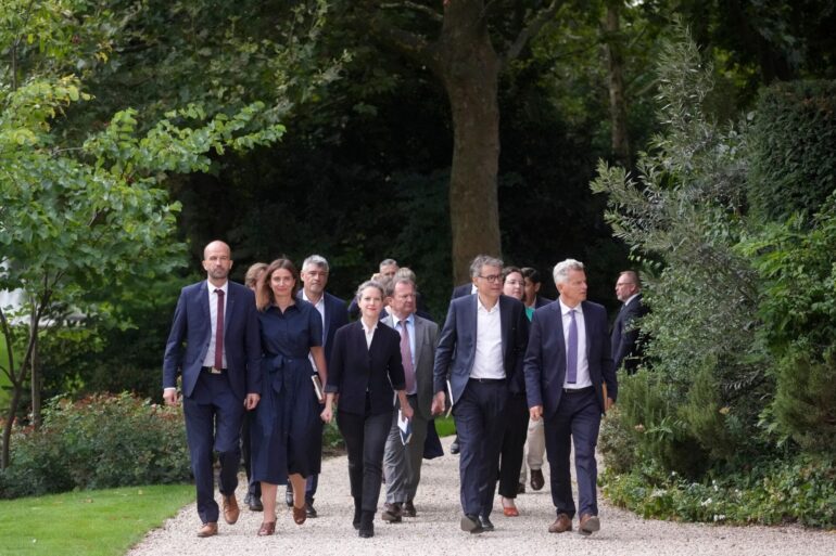 Frankreichs Linksbündnis will, dass ihre Kandidatin Castets Premierministerin wird.