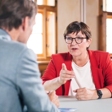 Eine mögliche Koalition zwischen SPD und BSW auf Ländereben, schließt Saskia Esken nicht per se aus.