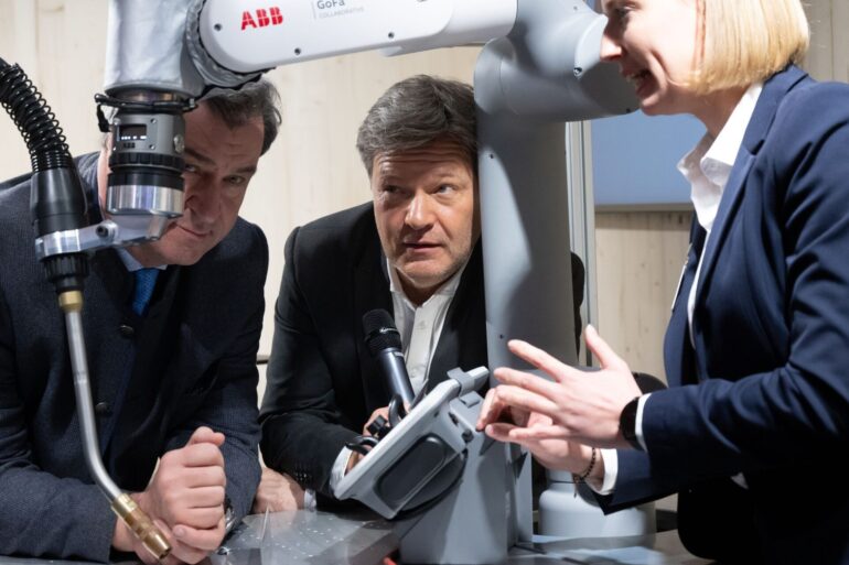 CSU-Chef Markus Söder kann sich eine schwarz-grüne Bundesregierung nicht vorstellen - und begründet das auch mit Robert Habecks Arbeit als Wirtschaftsminister. (Archivbild)
