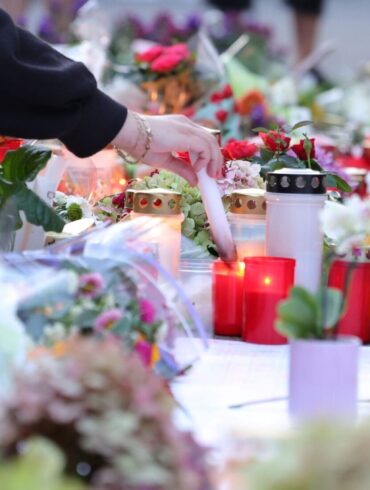 Viele Menschen in Deutschland fragen sich, warum sich Behörden mit Abschiebungen so schwer tun.