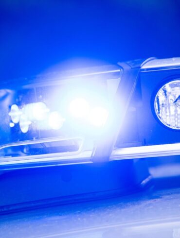 Mehrere Klimaaktivisten haben am frühen Morgen laut Polizei vermutlich versucht, den Hamburger Flughafen lahmzulegen. (Symboldbild)