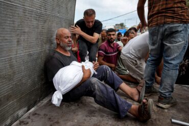 Die palästinensischen Nachrichtenagentur Wafa berichtete von zahlreichen zivilen Opfern der Kämpfe im Gazastreifen.