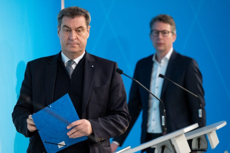 Für Markus Blume (r) ist das Rennen noch offen: Wird sein Chef Markus Söder (l) Kanzlerkandidat der Union? (Archivbild)