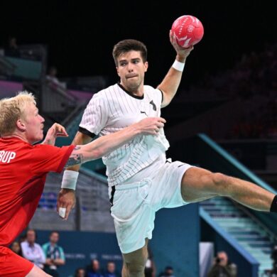 Die deutschen Handballer leisten sich im verlorenen Olympia-Finale zu viele Fehler im Angriff.