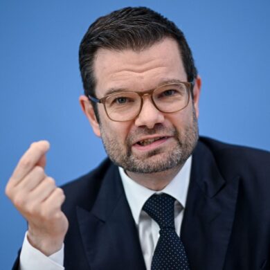 «Es wird keine Befugnisse zum heimlichen Schnüffeln in Wohnungen geben», sagt Justizminister Marco Buschmann. (Archivbild)