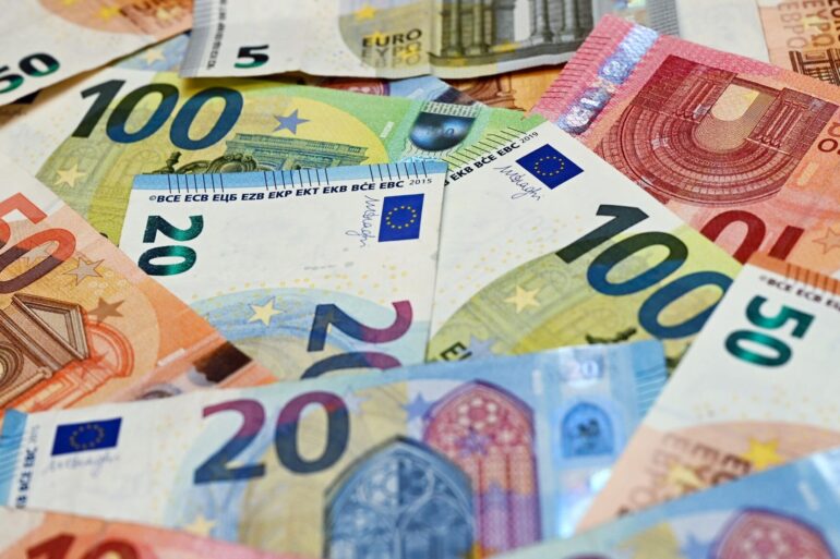 Vor allem in NRW, im Saarland und in Rheinland-Pfalz gibt es viele hoch verschuldete Kommunen. (Symbolbild)