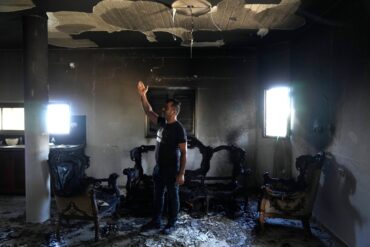 Militante Siedler stecken in Dschit bei Nablus Häuser und Autos in Brand, ein Palästinenser stirbt durch Schüsse in die Brust. (Archivbild)
