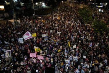 Tausende demonstieren in Israel für ein Abkommen zur Freilassung der Geiseln.