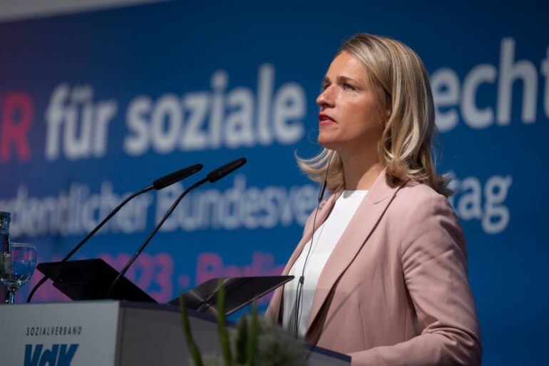 Sozialverband VdK warnt vor Altersarmut als Kehrseite immer neuer Ideen. (Archivbild)