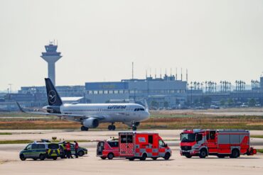 Nach einer Störaktion am Frankfurter Flughafen gibt es Durchsuchungen bei der Letzten Generation. (Archivild)