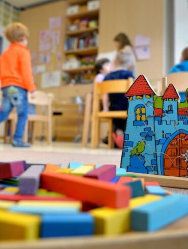 Der Bund überlässt den Ländern weitere vier Milliarden Euro für Qualitätsverbesserungen in den Kitas. Für Umbauten darf das Geld aber nicht mehr genutzt werden. (Archivbild)