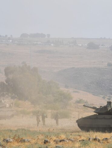 Beschuss geht weiter: ein israelischer Panzer nahe der Grenze zum Libanon. (Symbolbild)
