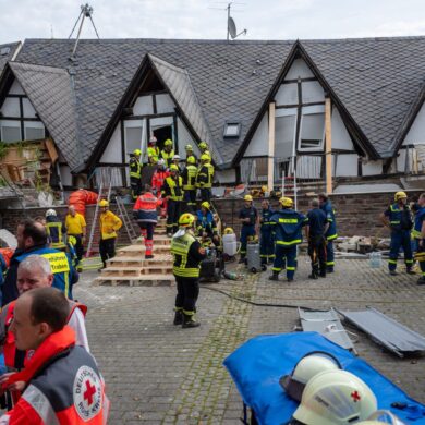 Immer wieder wurde es emotional, wenn Menschen aus den Trümmern lebend geborgen wurden.