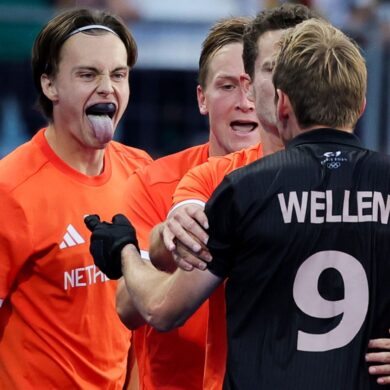 Der Niederländer Duco Telgenkamp provoziert den Deutschen Niklas Wellens.