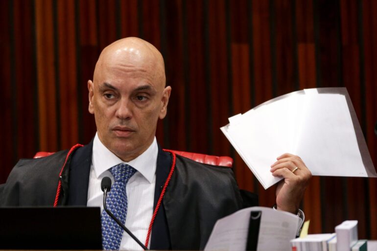 Der streitbare Bundesrichter Moraes lässt den Nachrichtendienst X sperren.