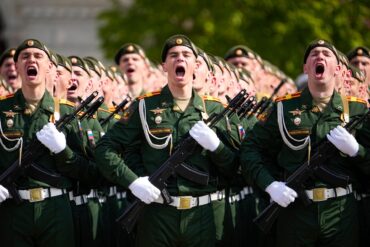 Russland will die Zahl seiner Soldaten noch einmal deutlich erhöhen. (Archivbild)
