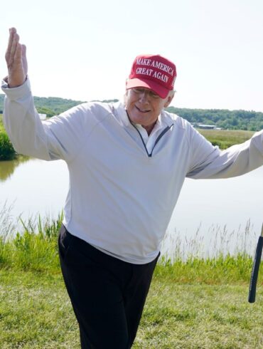 Trump spielt am Wochenende häufiger Golf in einem seiner Clubs. (Archivbild)