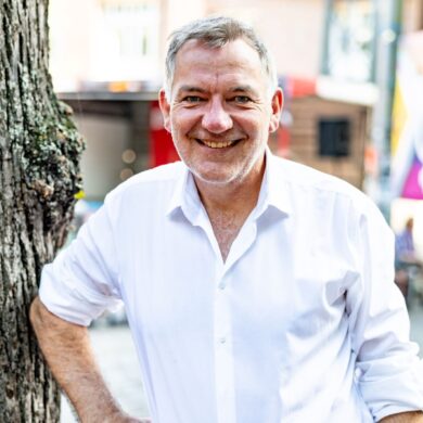 Jan van Aken bewirbt sich im Duo mit seiner Parteikollegin Ines Schwerdtner um die Spitze der Partei Die Linke. (Archivbild)