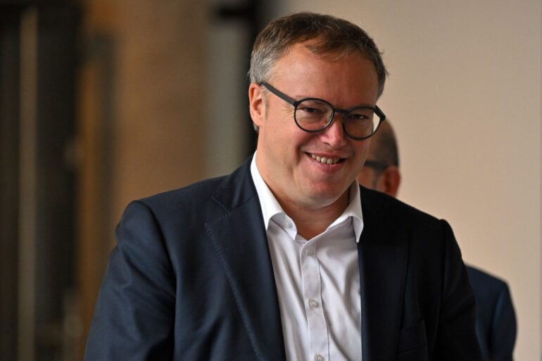 Der Thüringer CDU-Chef Mario Voigt will Ministerpräsident werden. Nun hat der CDU-Landesvorstand den Weg für Sondierungsgespräche freigemacht.
