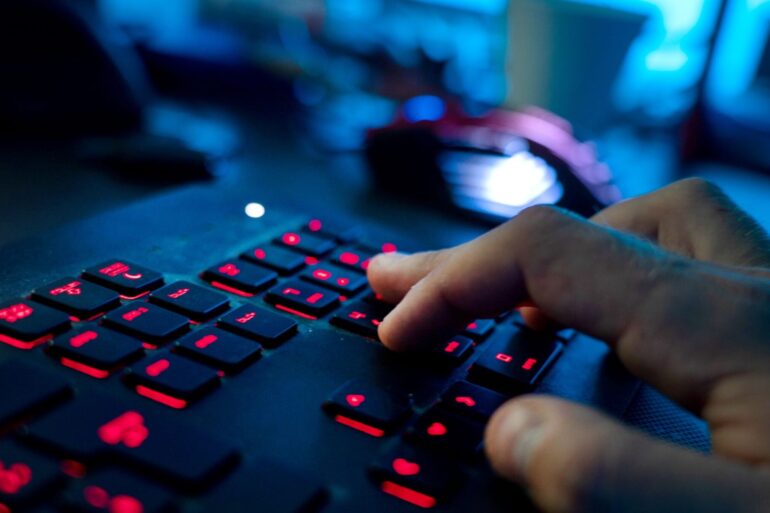 Die US-Justiz ist hinter mehreren Russen her, die hinter einem großen Hacker-Angriff auf die ukrainische Regierung und andere Staaten stecken sollen. (Archivbild)