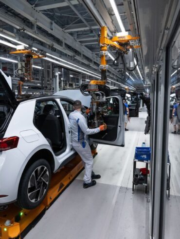 Die deutsche Autoindustrie kämpft mit schwachen Verkaufszahlen besonders bei E-Autos. (Archivbild)