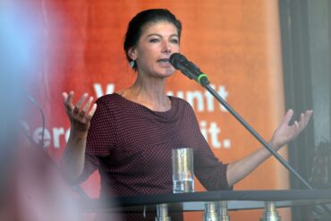 BSW-Chefin Sahra Wagenknecht zeigt sich offen für ein Gespräch mit Brandenburgs Ministerpräsident Dietmar Woidke. (Archivbild)