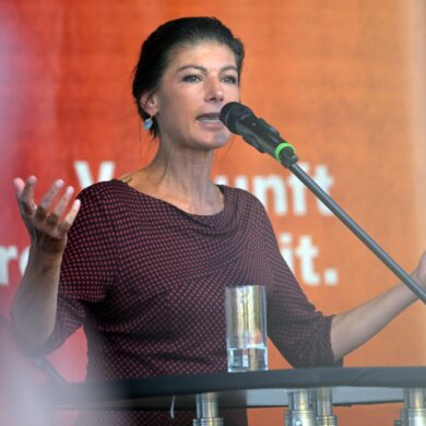 BSW-Chefin Sahra Wagenknecht zeigt sich offen für ein Gespräch mit Brandenburgs Ministerpräsident Dietmar Woidke. (Archivbild)