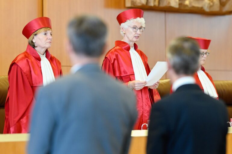 Der Zweite Senat hat zu zwei Organklagen der AfD entschieden.