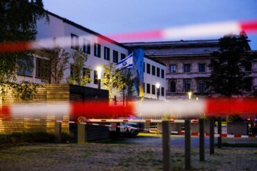 Auch am Freitag waren Bereiche um das Konsulat abgesperrt.
