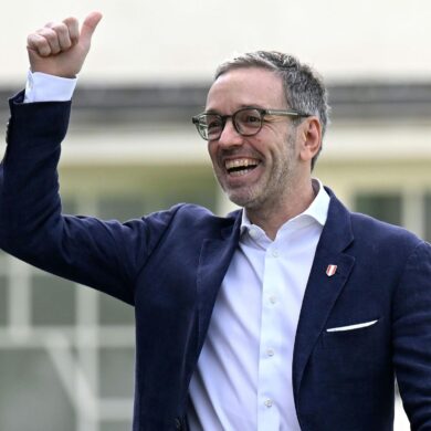 FPÖ-Chef Herbert Kickl ist als Sieger der Parlamentswahl in Österreich bester Dinge.