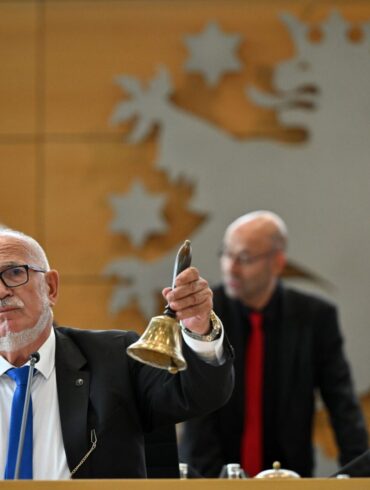 Er steht im Mittelpunkt des Polittheaters im Thüringer Landtag: AfD-Alterspräsident Jürgen Treutler.