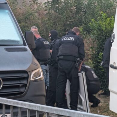 In fünf Bundesländern durchsuchte die Polizei Wohnungen.