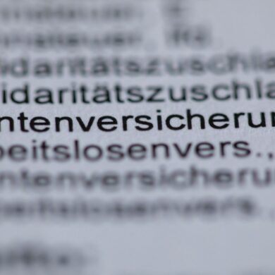 Die Beitragsbemessungsgrenze in der Rentenversicherung liegt aktuell bei 7550 Euro im Westen und 7450 Euro im Osten - künftig soll sie deutlich steigen auf 8050 Euro im Monat. (Symbolbild)