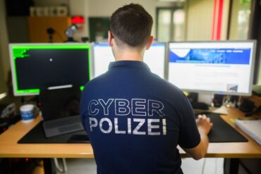 Gegen Hetze im digitalen Raum soll Opfern ein Vorgehen gegen anonyme Accounts ermöglicht werden.