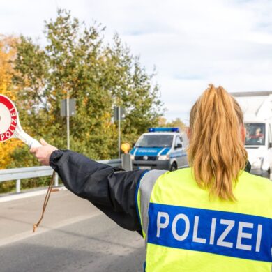 In den deutschen Grenzen zu wird seit Herbst kontrolliert - aus Sicht der Union sollen dabei künftig bestimmte Migranten zurückgewiesen werden. (Archivbild)