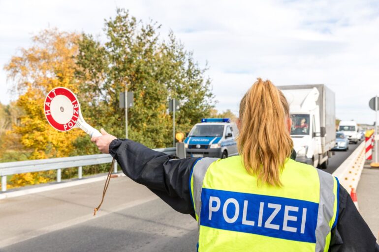 In den deutschen Grenzen zu wird seit Herbst kontrolliert - aus Sicht der Union sollen dabei künftig bestimmte Migranten zurückgewiesen werden. (Archivbild)
