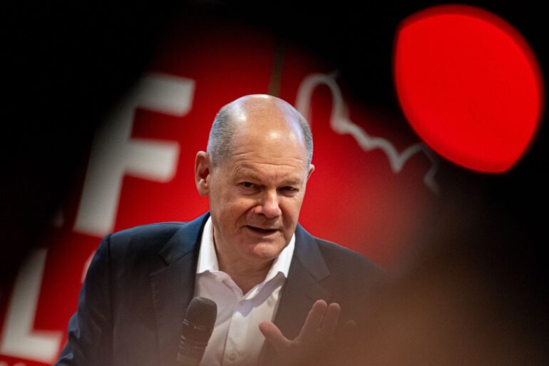 Kanzler Scholz betont, dass man sich bei den Grenzkontrollen an europäisches Recht halten werde.