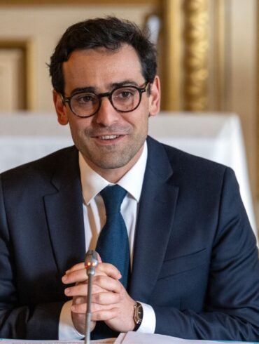 Frankreich schlägt Außenminister Stephane Sejourne für die EU-Kommission vor.