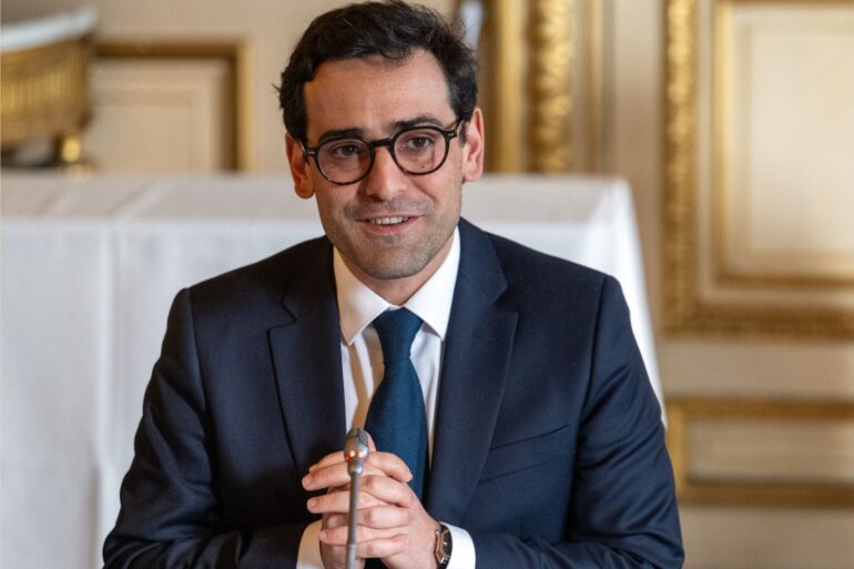 Frankreich schlägt Außenminister Stephane Sejourne für die EU-Kommission vor.