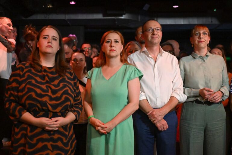 Betroffene Gesichter bei den Grünen: In Thüringen bleibt die Partei unter der 5-Prozent-Hürde, in Sachsen ist sie laut Hochrechnung nur knapp drüber.