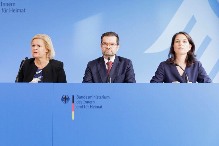 Faeser, Buschmann und Baerbock informierten nach dem Gespräch gemeinsam.