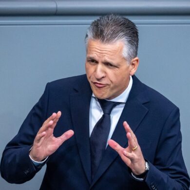 Der Parlamentarische Geschäftsführer der Unionsfraktion, Thorsten Frei (CDU), sagt, das von der Ampel-Koalition vorgelegte "Sicherheitspaket" sei nicht falsch.
